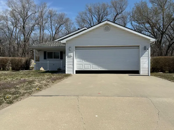 318 16th Street Cir, Junction City, KS 66441