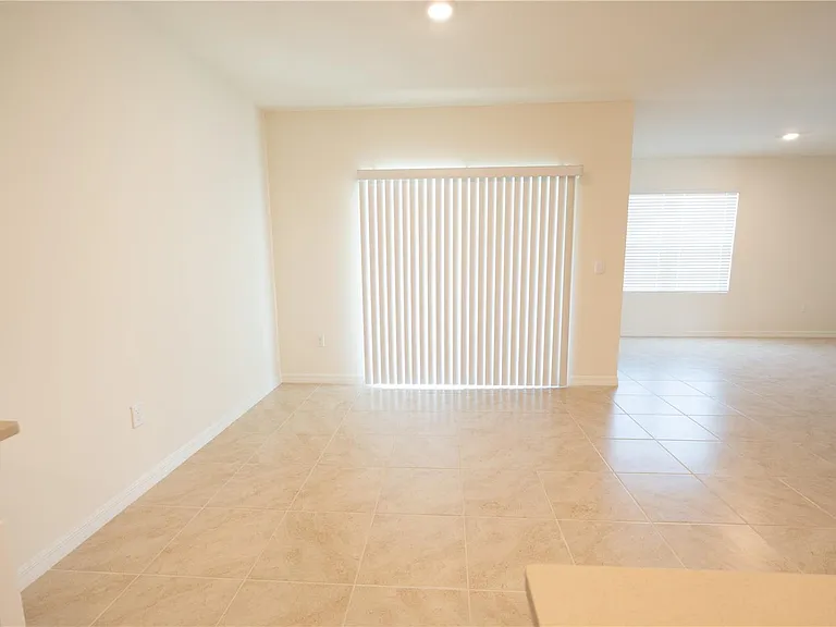 444 Taylor Groves Dr — Photo 6