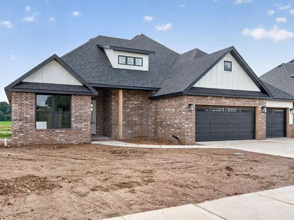 1626 S Pinecone Path, Springfield, MO 65809