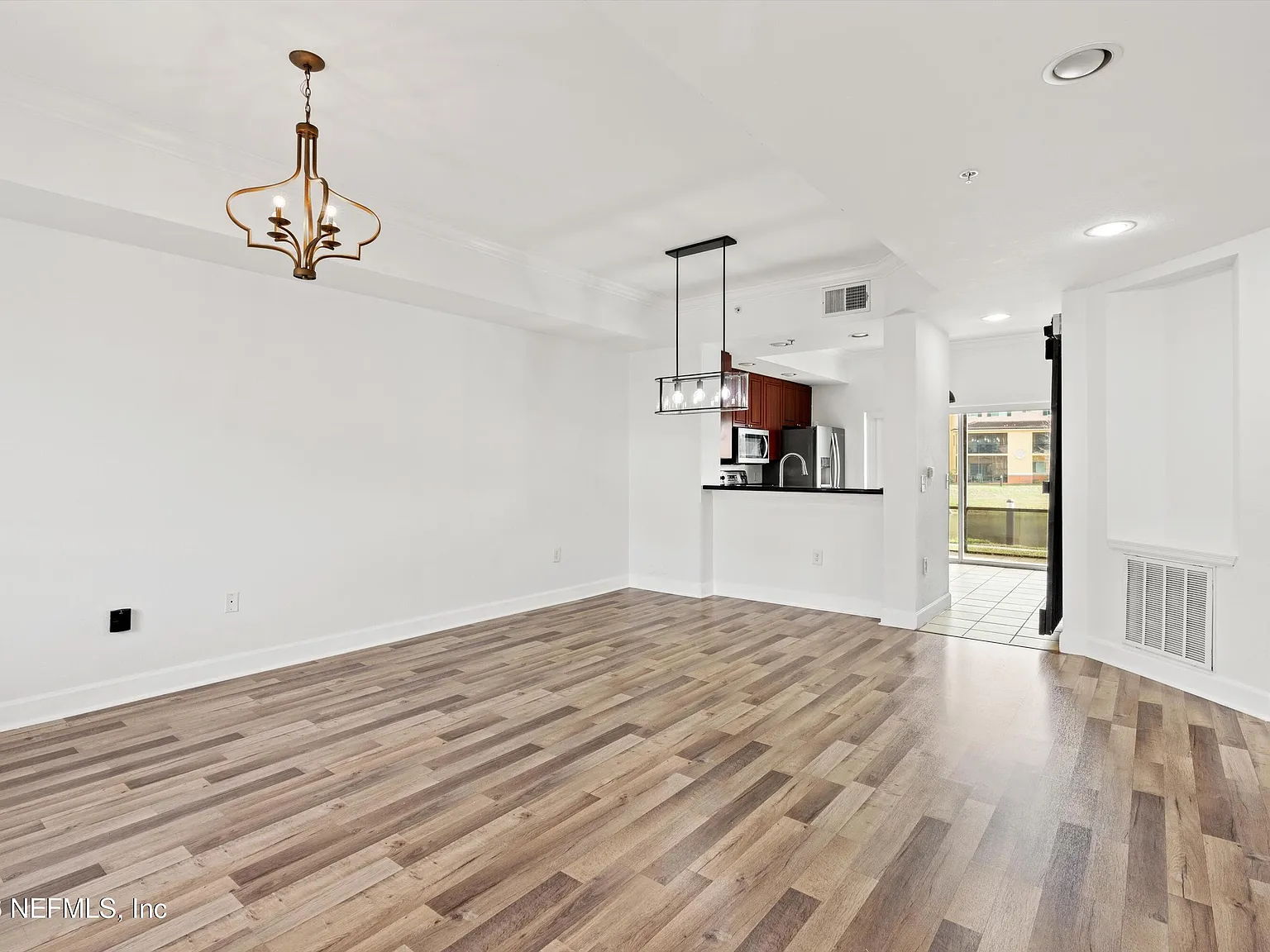 3 bed, 2.0 bath, 1181 sqft, $1,850 — Photo 3