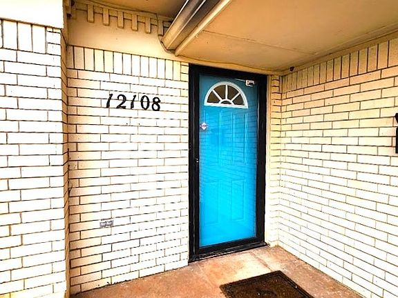 2nd image of 12108 Camelot Pl