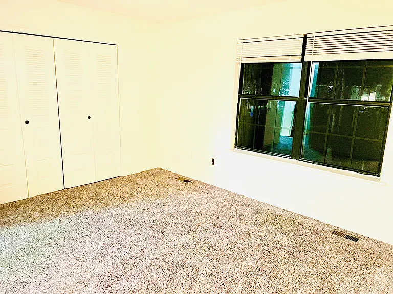 76 Sussex Pl — Photo 9
