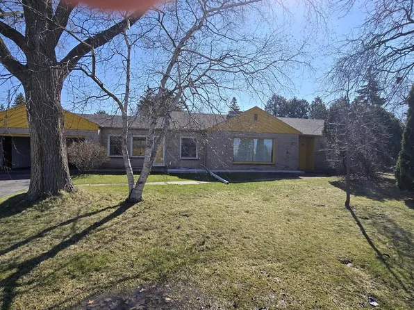 8812 North Mohawk ROAD, Bayside, WI 53217