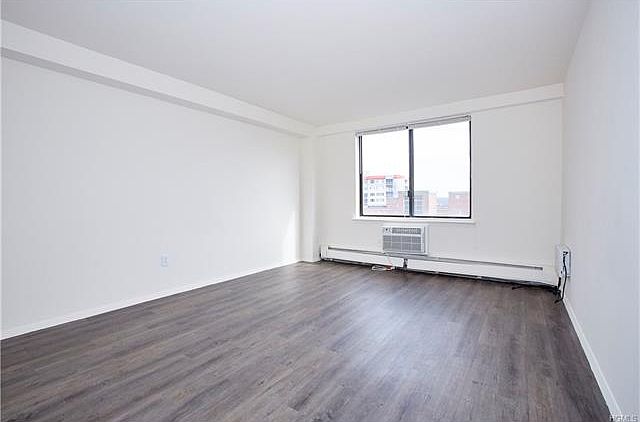1st image of 7 Lake St APT 8H