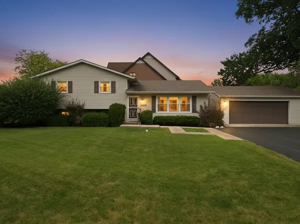 20650 N Florence Ave, Prairie View, IL 60069