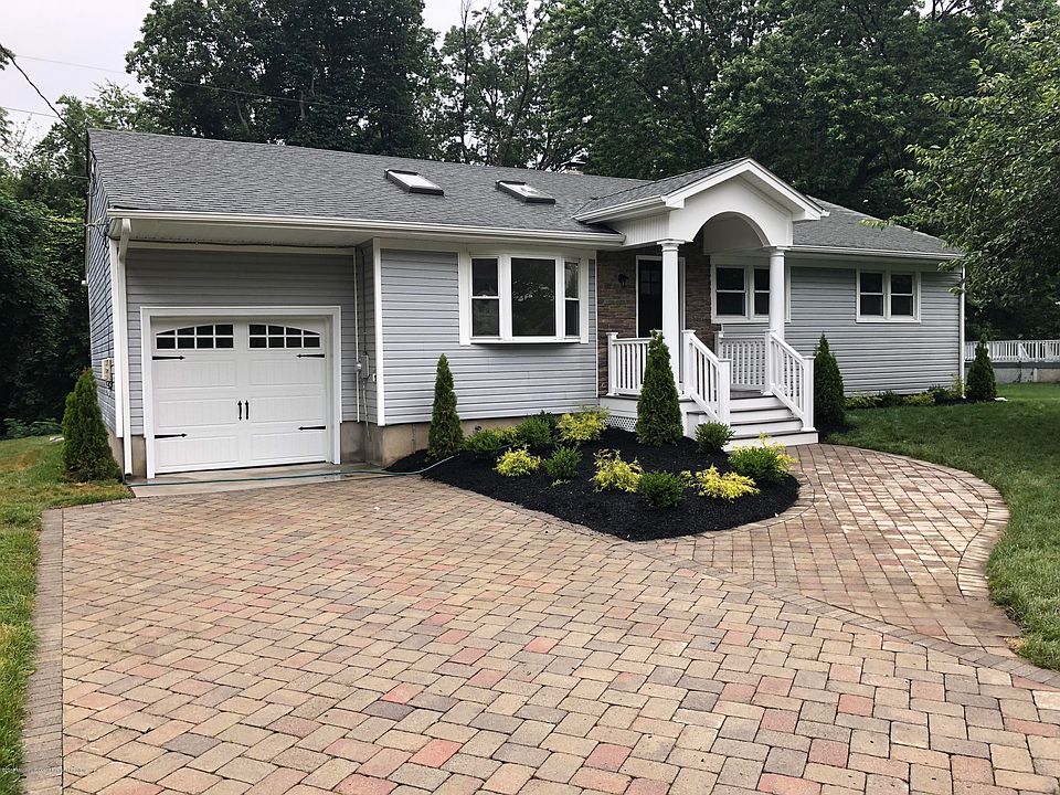 1st image of 10 Henry Dr