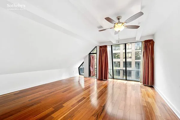 Rented by Sotheby's International Realty | media 23