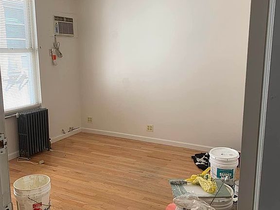 4th image of 2373 28th St APT 2