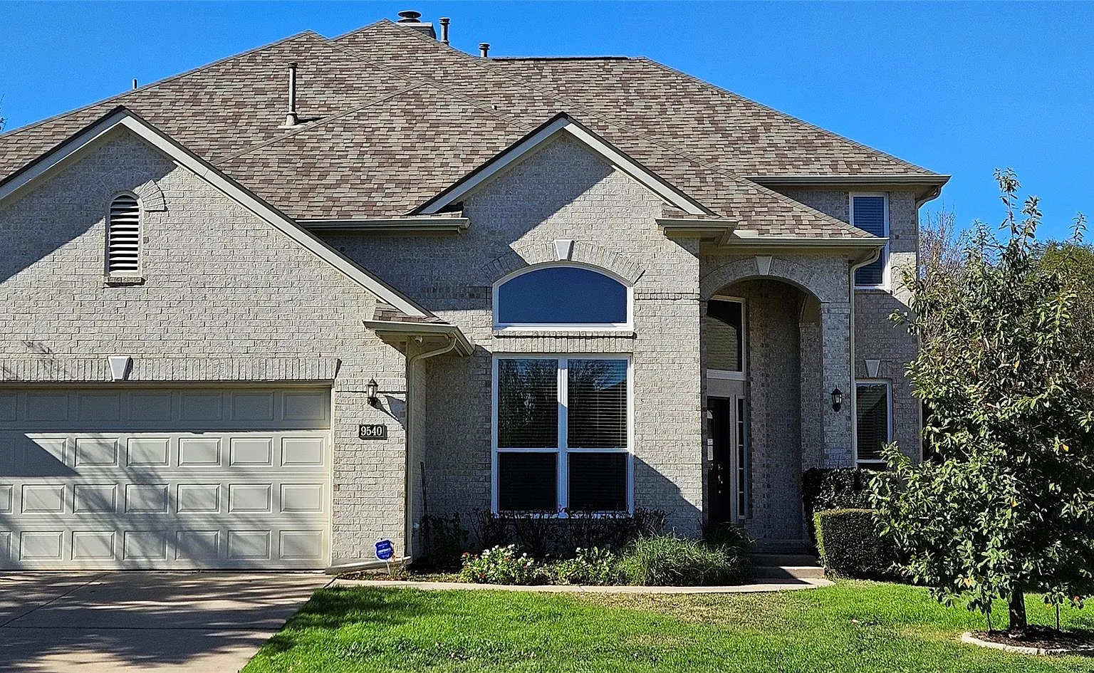 5 bed, 4.0 bath, 3449 sqft, $3,500 — Photo 1