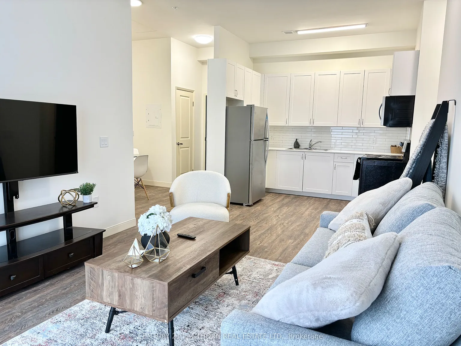 2 bed, $1,960 — Photo 2