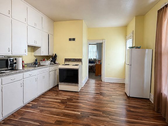 2nd image of 119 S 3rd St #1