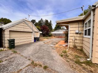 1438 Sherman Ave, North Bend, OR 97459