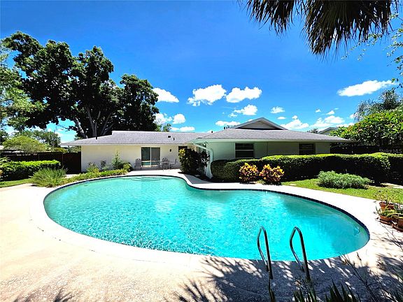 3rd image of 5096 The Oaks Cir