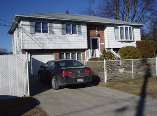 91 Sharp St, Patchogue, NY 11772