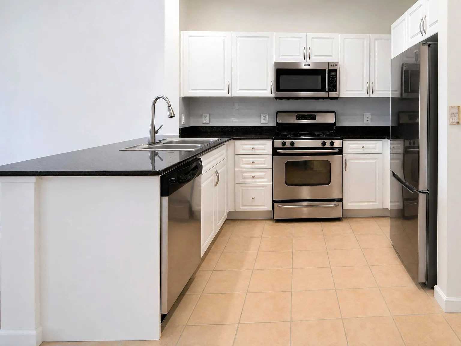 1 bed, 664 sqft, $1,925 — Photo 2