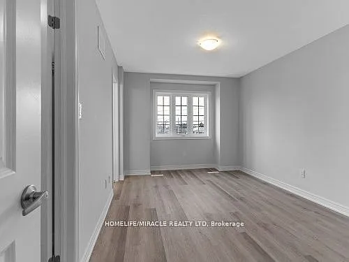 32 Vickers Rd — Photo 24