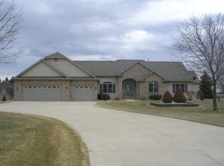 7265 Cliff West Rd, Omro, WI 54963