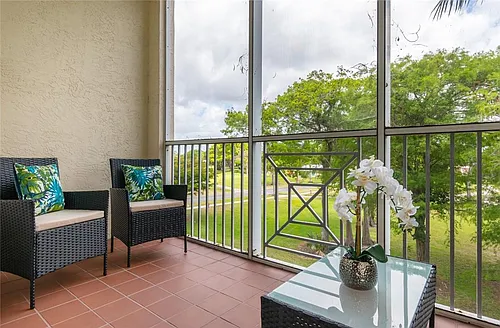 3600 Oaks Clubhouse Dr Photo 1