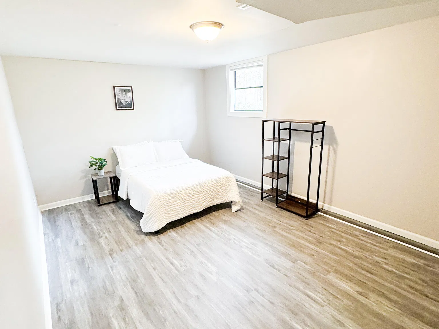 4 bed, 3.0 bath, 2400 sqft, $698 — Photo 1