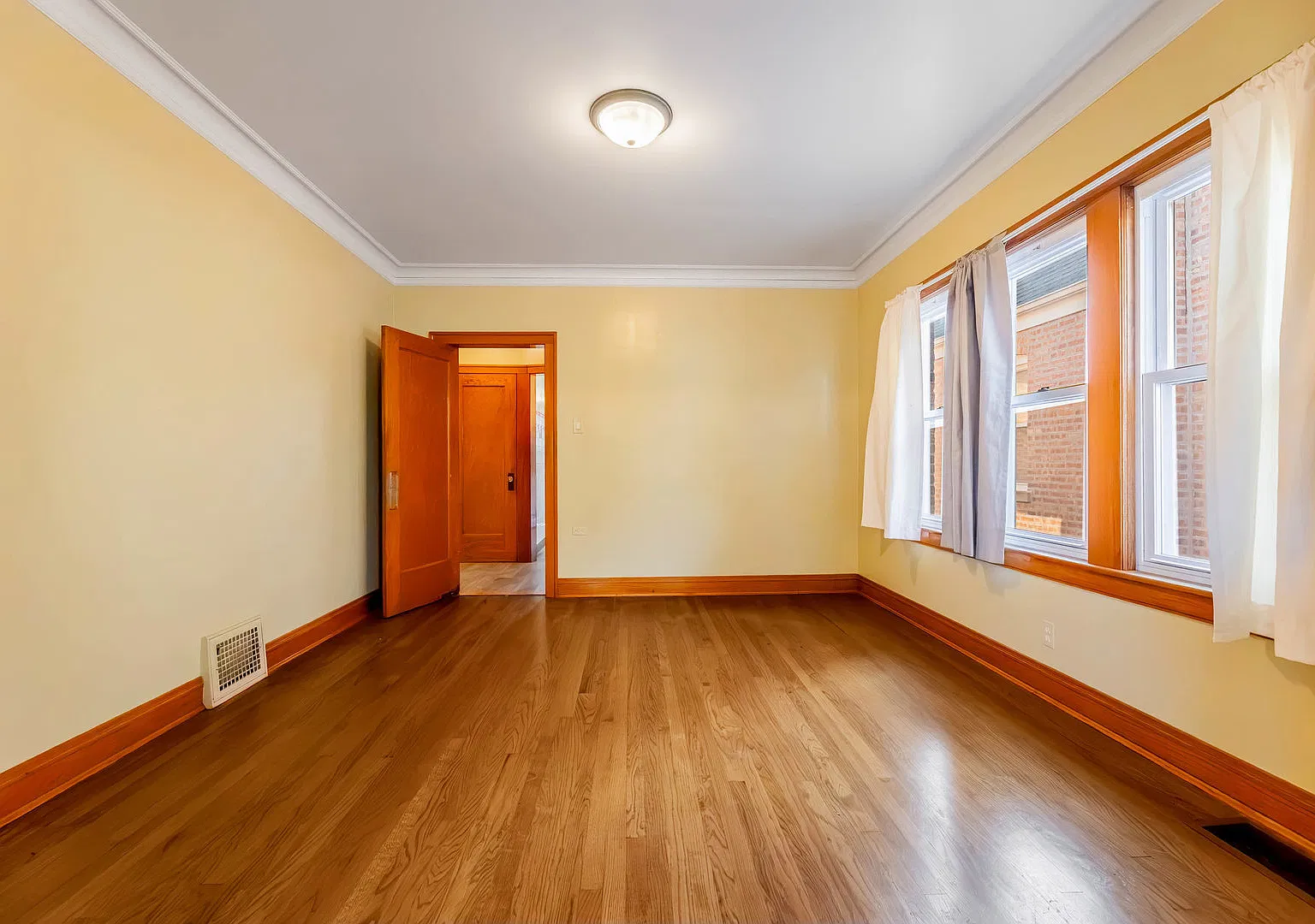 2 bed, 800 sqft, $2,000 — Photo 4