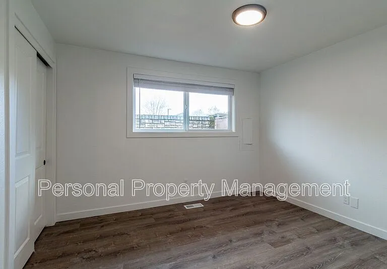 4325 E 17th St #1 — Photo 7