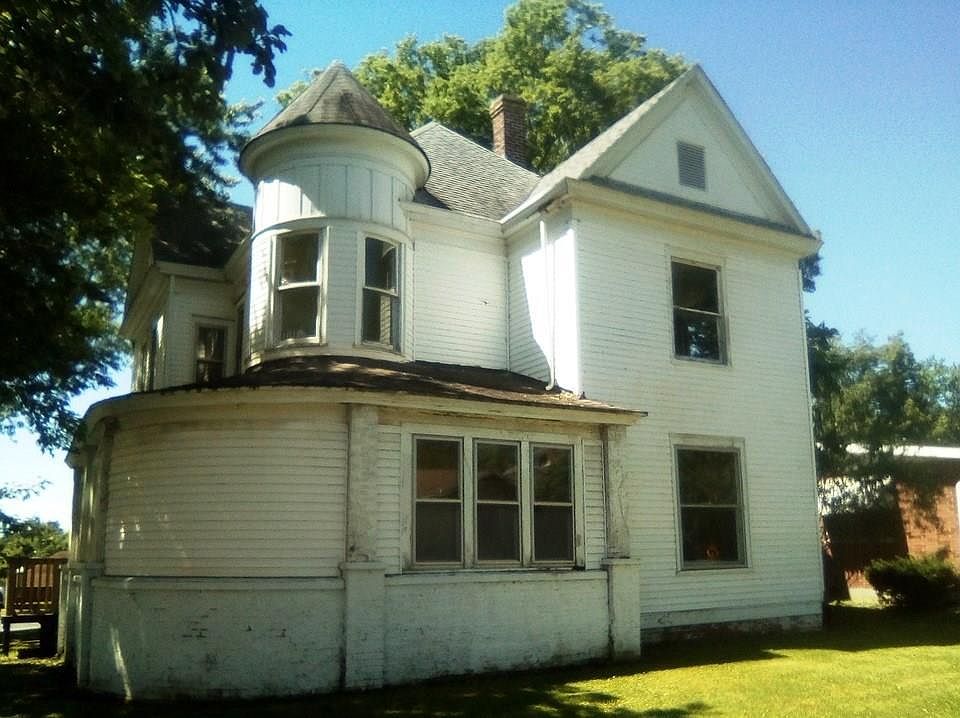 1st image of 402 W College Ave