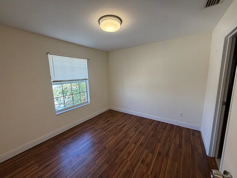 1005 SW 48th Ter #1 — Photo 13