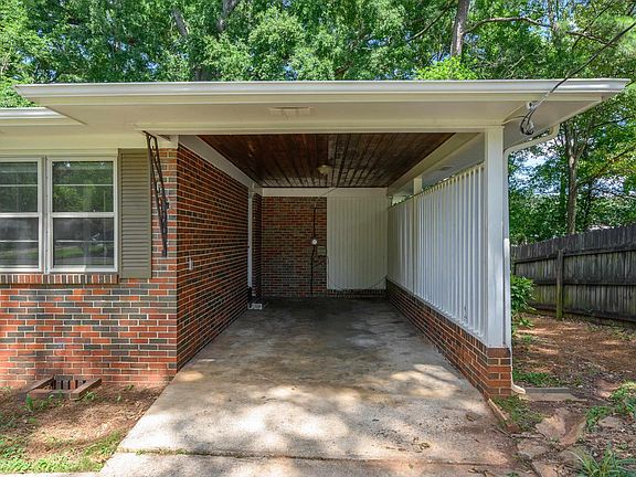 4th image of 329 Aaron Dr