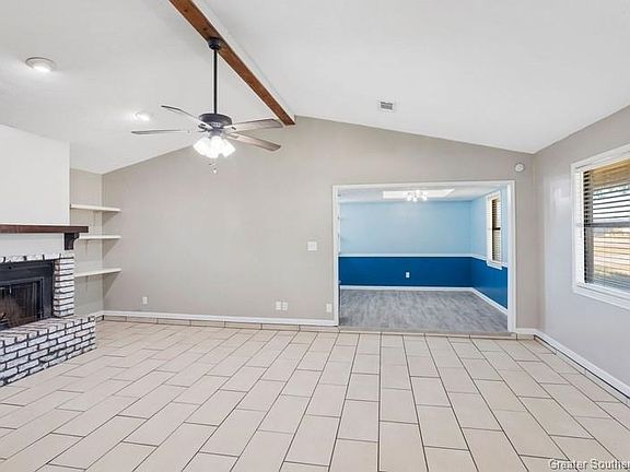 3rd image of 817 University Dr