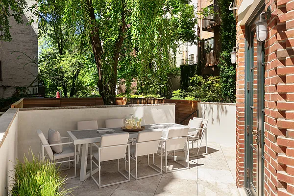 Sold by Compass | media 10