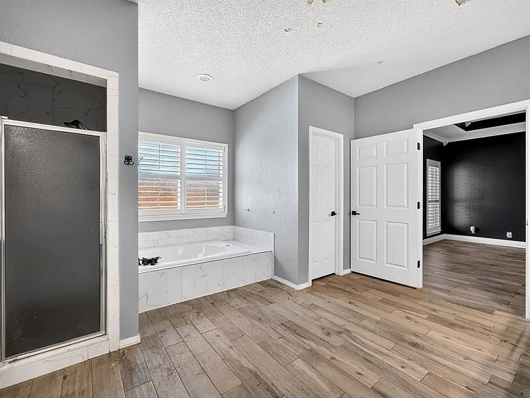 4910 Kingsboro Ct — Photo 56