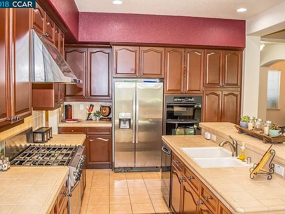 5th image of 241 Nerissa Ct