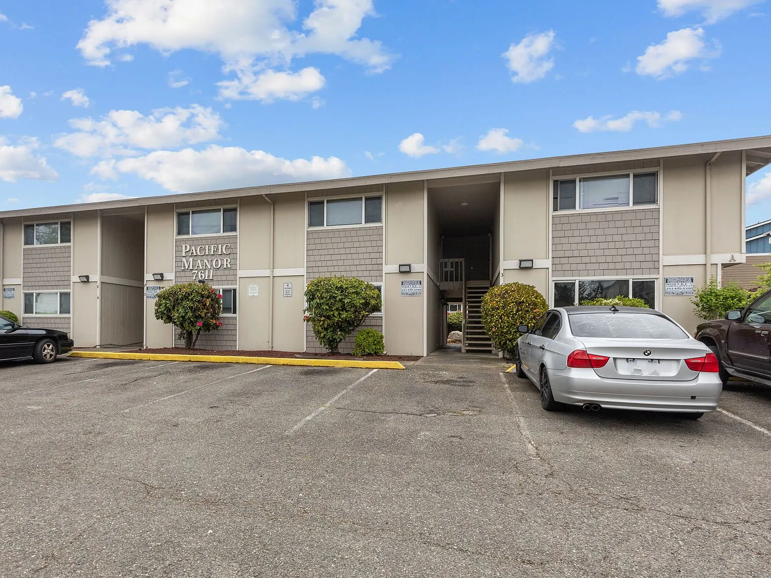 Pacific Manor Apartments — Photo 2