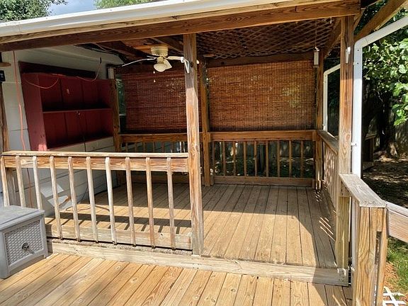 5th image of 108 Stewart Dr