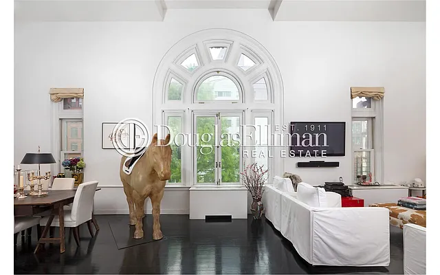 Rented by Douglas Elliman | media 33