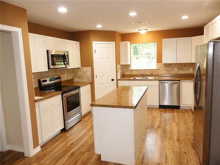 214 Braz St — Photo 8