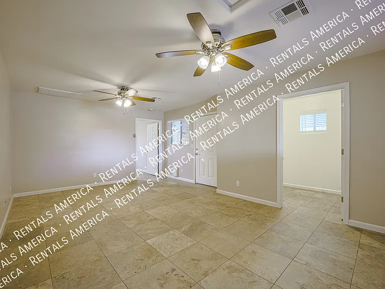 771 E Laredo St — Photo 3
