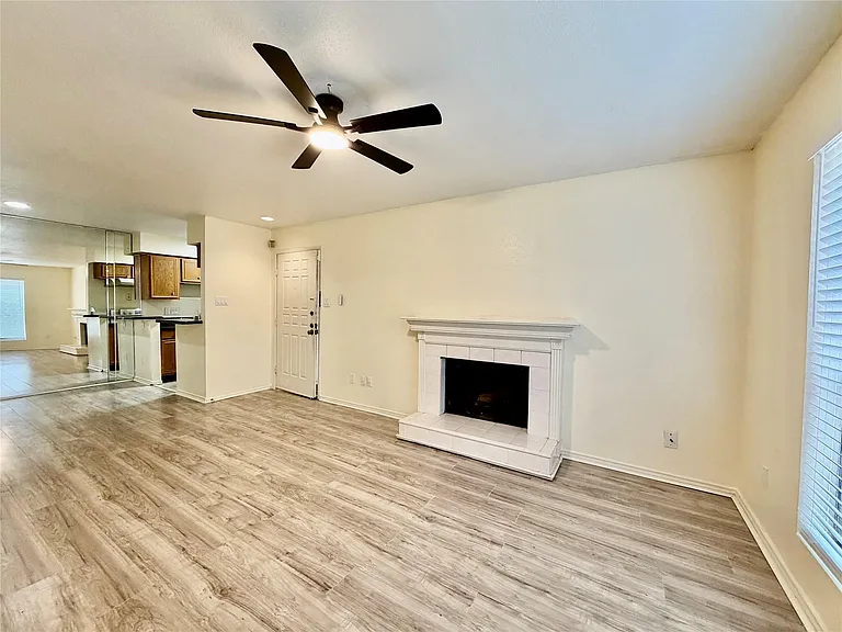2120 Wilcrest Dr #121 — Photo 6