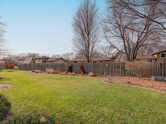 2nd image of 525 Shorewood Dr