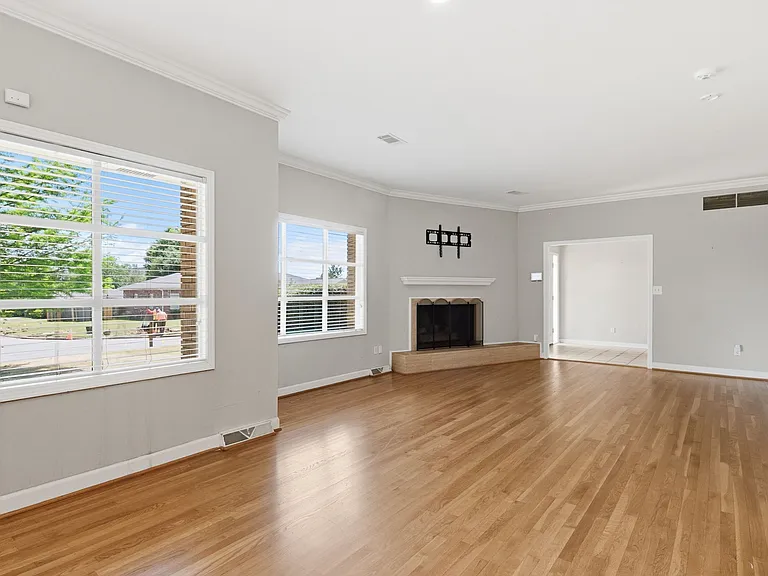 253 Cedar Crst — Photo 5