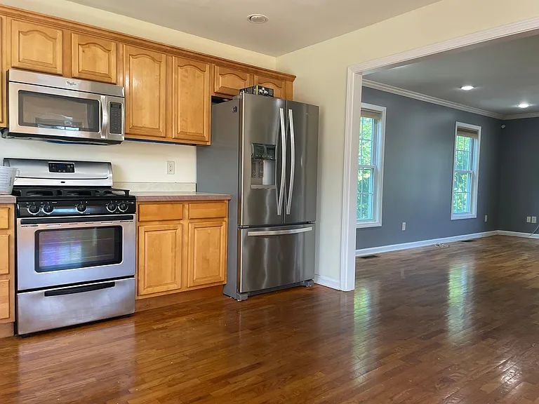 765 Hart St — Photo 10