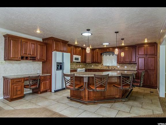 3rd image of 2575 E Tuxedo Cir