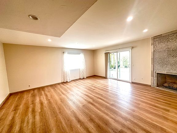 4th image of 5902 Camphor Ave