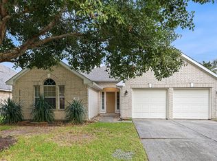 622 Oak Briar Dr, Kemah, TX 77565