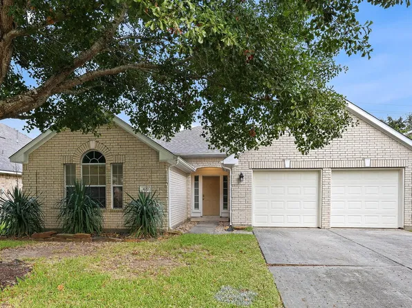 622 Oak Briar Dr, Kemah, TX 77565