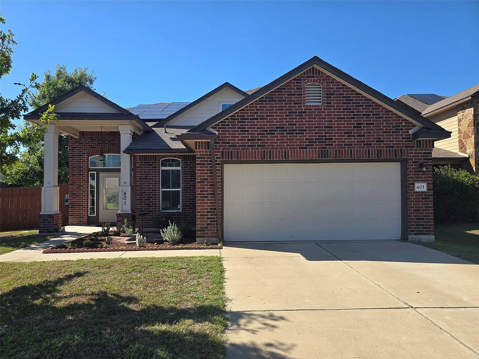 3 bed, 2.5 bath, 2348 sqft, $2,100 — Photo 1