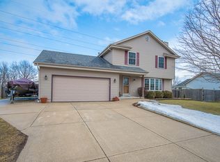 8630 S Maize Dr, Oak Creek, WI 53154