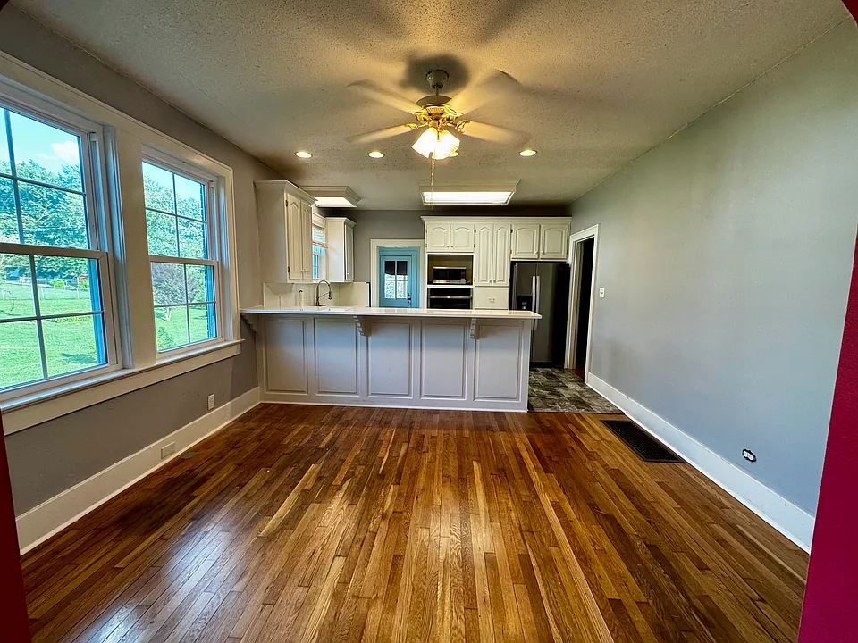 202 3rd Ave