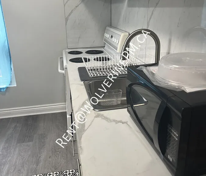 188 Wellington St N #1 — Photo 1
