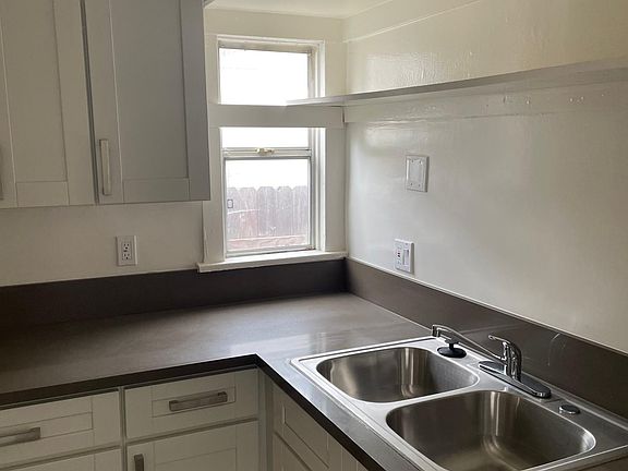5th image of 5930 1/4 Arlington Ave #2
